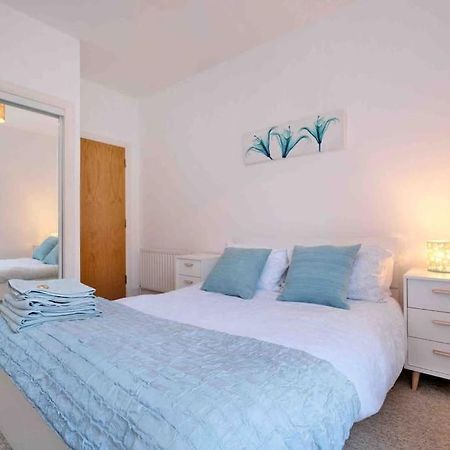 Modern & Spacious Apartment In City Centre Aberdeen Buitenkant foto