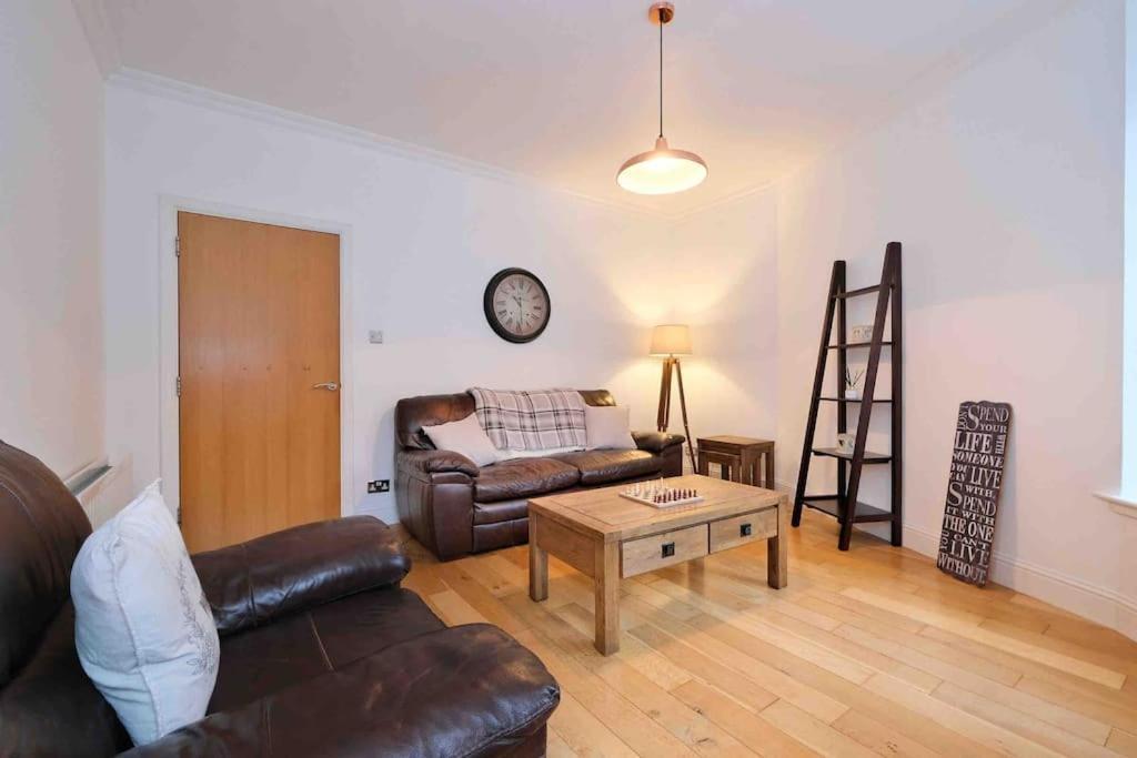 Modern & Spacious Apartment In City Centre Aberdeen Buitenkant foto