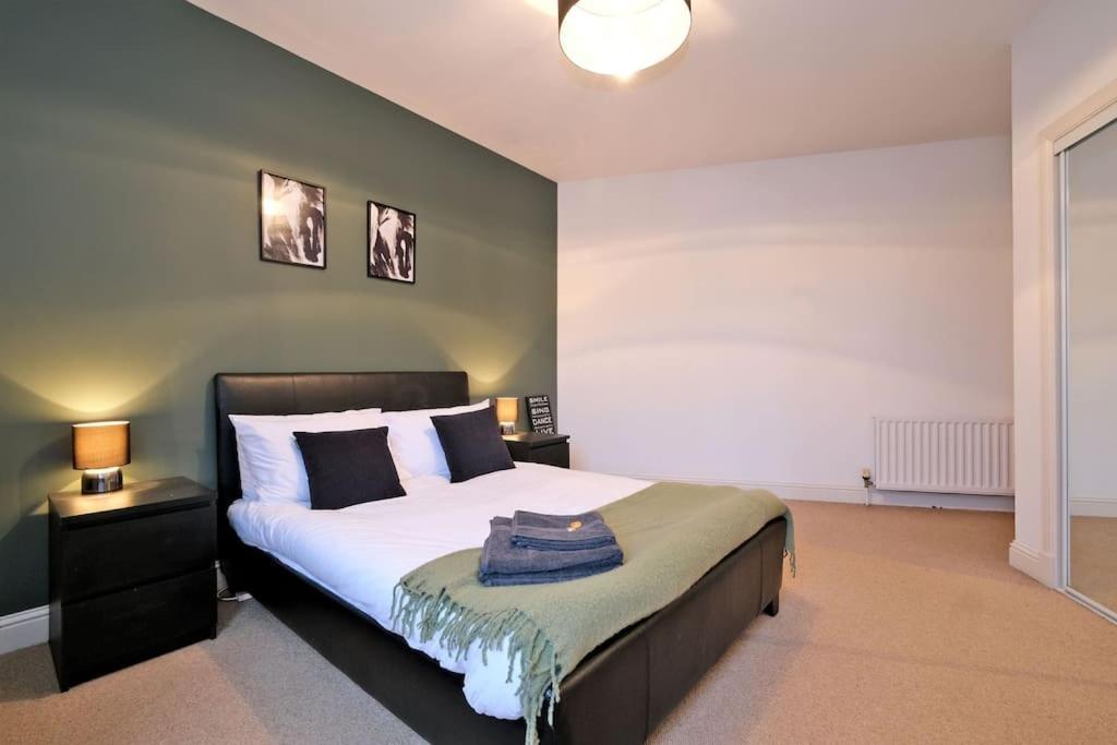 Modern & Spacious Apartment In City Centre Aberdeen Buitenkant foto