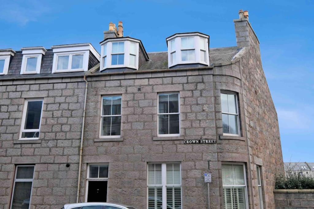 Modern & Spacious Apartment In City Centre Aberdeen Buitenkant foto